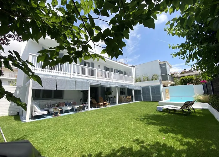 Villa Lacolonial 5 Minutes Walk From Beach And 10 Minutes From Center Design